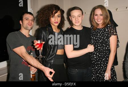 Telford, Royaume-Uni. 1er avril 2013. Karen Maguire (Rebecca Atkinson) et Mickey Maguire (Ciaran Griffiths) faisant une apparition de célébrités à pussycats club de nuit à Telford. Crédit : Paul Talbot/Alamy Live News Banque D'Images