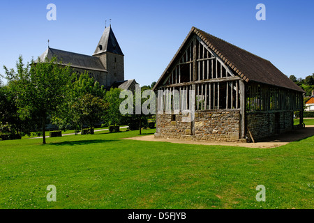 Cidre traditionnel bâtiment presse dans le parc de Lonlay l'Abbaye, Normandie, France Banque D'Images