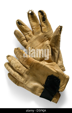 Gants de cuir utilisés pour la protection du travail manuel, isolé sur fond blanc Banque D'Images