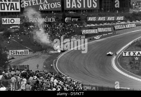 Accident de Stephan Beloff (G) et Jacky Ickx, 24 heures de Spa 1985, Belgique Banque D'Images