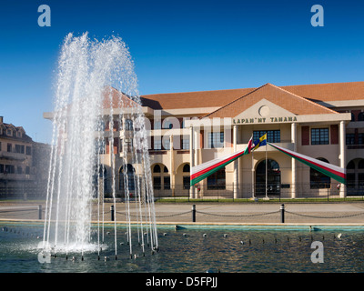 Madagascar, Antananarivo, Analamanga, Avenue de l'indépendance, la mairie de fontaines Banque D'Images