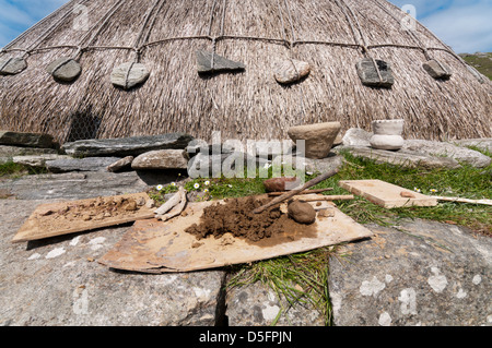 La poterie à l'âge de fer réplique Bosta house qui a été préparé en utilisant les méthodes traditionnelles de l'époque. Banque D'Images