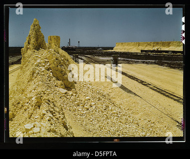 Presque épuisé à partir de laquelle la tva soufre wagons sont chargés, Freeport Sulphur Co., Hoskins Mound, Texas (LOC) Banque D'Images