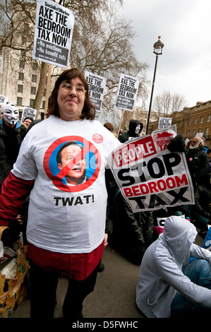 Manifestation à Londres contre les coupures aux prestations d'aide sociale et l'impôt controversé Chambres ( une réduction de l'allocation de logement Banque D'Images