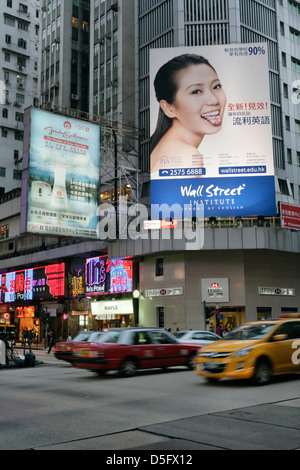 Rue animée de Mong Kok, Hong Kong, Asie Banque D'Images