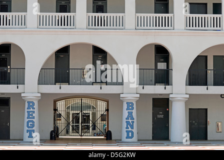 Vue de la caserne de cadets (dortoirs) à la Citadelle, le Collège militaire de Caroline du Sud, situé à Charleston, Caroline du Sud. Banque D'Images