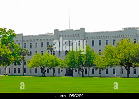 Vue sur le champ de parade sur le campus de la Citadelle, situé à Charleston, Caroline du Sud, États-Unis d'Amérique. Banque D'Images