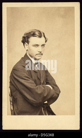 Portrait en demi-longueur de Robert Lincoln, fils du président Abraham Lincoln, pris en 1865. La photographie le montre assis dans une pose formelle, capturant la ressemblance du fils du président américain au cours d'une période cruciale de l'histoire américaine. Banque D'Images