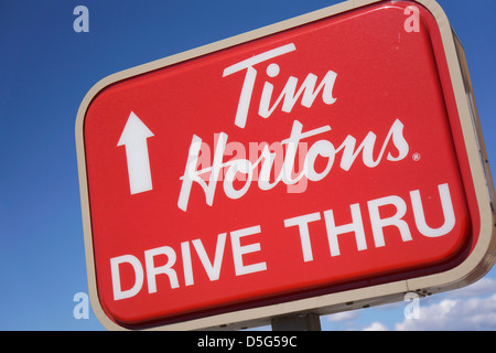 Tim Hortons Drive Thru Sign Banque D'Images