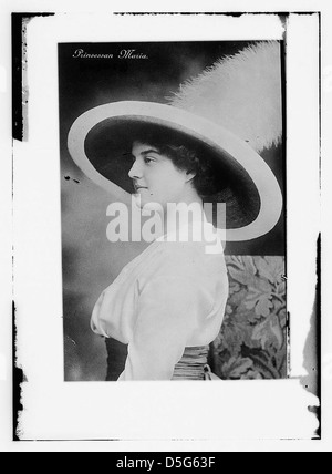 Portrait de la grande-duchesse Maria Pavlovna de Russie, connue sous le nom de princesse Maria, portant un chapeau à plumes, photographié dans un cadre élégant et royal. Banque D'Images