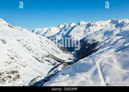 Vue d'hiver de l'Otztal Alpes et vallée de Gurgler Hohe Mut une crête de montagne au-dessus de Sölden, dans le Tyrol, Autriche Banque D'Images