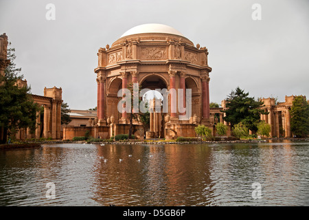 Le Palais des Beaux-arts à Marina District de San Francisco, Californie, États-Unis d'Amérique, USA Banque D'Images