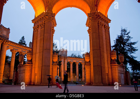 L'éclairage d'Palace of Fine Arts à Marina District de San Francisco de nuit, California, United States of America, USA Banque D'Images