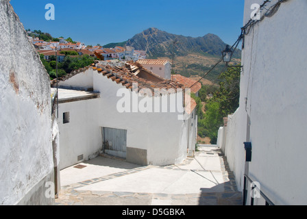 Une rue de Gaucin, un 'pueblo blanco' en Andalousie Banque D'Images