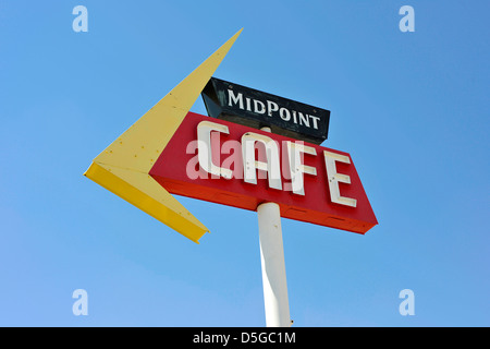 Milieu Cafe sign, Route 66, Adrian, Texas Banque D'Images