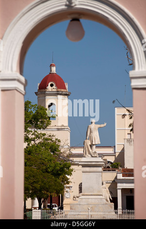 La statue de José Marti et de la Cathédrale Cathédrale de la Purisma Concepcion à Cienfuegos, Cuba, Caraïbes Banque D'Images