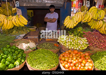 Hindu commerçant du marché en Paud Mulshi Pune Maharashtra Inde Vallée Banque D'Images