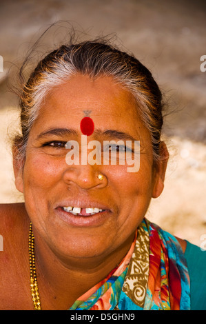 Femme hindoue au marché en Paud Mulshi Pune Maharashtra Inde Vallée Banque D'Images