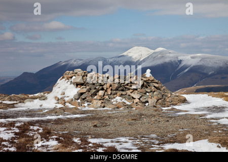 Skiddaw du Sommet du Bleaberry est tombée en hiver Lake District Cumbria UK Banque D'Images