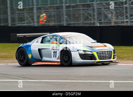 Audi R8 Voiture de course Sport en British GT Championship à Oulton Park Motor Racing Circuit Cheshire England Royaume-Uni UK Banque D'Images