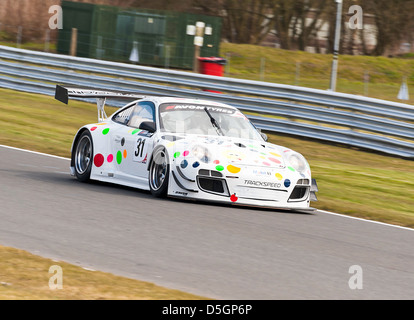 Porsche 997 GT3 R, voiture de sport en British GT Championship à Oulton Park Motor Racing Circuit Cheshire England Royaume-Uni UK Banque D'Images