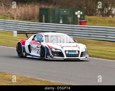 Audi R8 LMS Ultra Sports voiture en British GT Championship à Oulton Park Motor Racing Circuit Cheshire England Royaume-Uni UK Banque D'Images