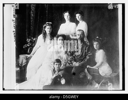 La famille royale russe, y compris le tsar Nicolas II et Alexandra Feodorovna, est photographiée, documentant leur importance dans l'histoire russe et leur fin tragique pendant la Révolution russe. Banque D'Images