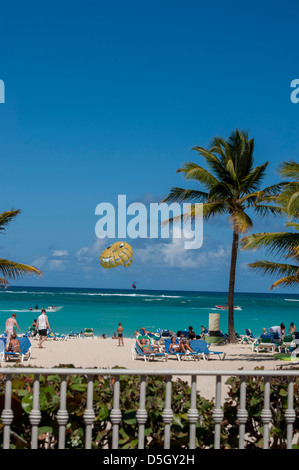 République dominicaine, Punta Cana, Higuey, Punta Cana, Bavaro Beach, Riu Palace, le parachute ascensionnel Banque D'Images