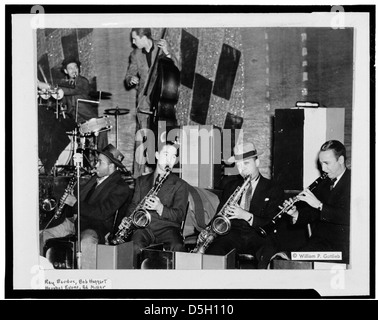 [Portrait de Ray Bauduc, Herschel Evans, Bob Haggart, Eddie Miller, Lester Young et Matty Matlock, Howard Theatre, Washington, D.C., ca. 1941] (LOC) Banque D'Images