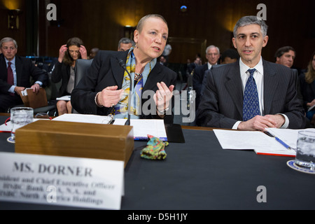 Irene dorer, président et chef de la direction de HSBC Bank USA, N.A., et Stuart Levey, directeur juridique HSBC Holdings. Banque D'Images