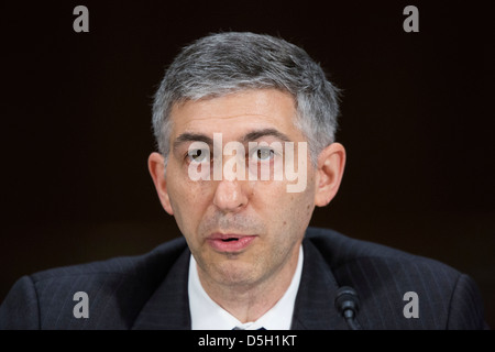 Stuart Levey, chef des affaires juridiques de la société HSBC Holdings plc, témoigne de la sécurité intérieure du Sénat et du Comité des affaires gouvernementales. Banque D'Images