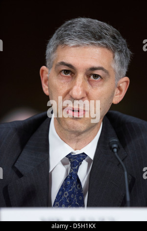 Stuart Levey, chef des affaires juridiques de la société HSBC Holdings plc, témoigne de la sécurité intérieure du Sénat et du Comité des affaires gouvernementales. Banque D'Images