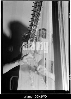 [Portrait d'Adèle Girard, Ambassade de Turquie, Washington, D.C., ca. 10 févr. 1942] (LOC) Banque D'Images