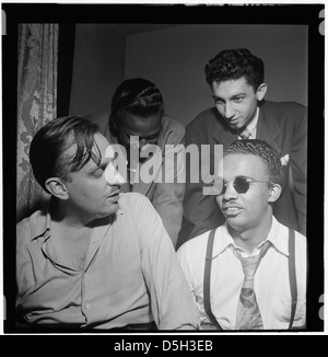 [Portrait de Howard McGhee, brique Fleagle, et Miles Davis, New York, N.Y., ca. 1947 septembre] (LOC) Banque D'Images