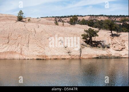 28 mars 2013 - Navaho, Nouveau Mexique, États-Unis - Asaayi Dam et du lac à l'est de Navajo, N.M. sert à la fois comme un espace de loisirs et de réservoir pour la Nation Navajo, chevauchant la frontière entre le Mexique et les Arizona-New. (Crédit Image : ©/ZUMAPRESS.com) s Seberger Banque D'Images