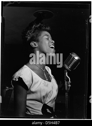 [Portrait de Sarah Vaughan, Café Society (centre-ville)( ?), New York, N.Y., ca. 1946 août] (LOC) Banque D'Images