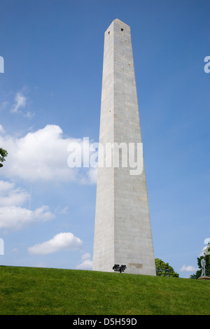 Bunker Hill Memorial est 221 pieds de haut se reproduisent's Hill Le site de la première grande bataille de la Révolution américaine le 17 juin 1775 Banque D'Images