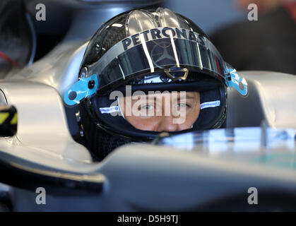 Pilote de Formule 1 allemand et enregistrer champion du monde en titre Michael Schumacher de Mercedes GP en photo lors des tests de conduite à "Circuit de la Comunitat Valenciana" racetrack à Valence, Espagne, 03 février 2010. 2010 La saison de Formule 1 commence à Bahreïn le 14 mars 2010. Photo : Jens Buettner Banque D'Images