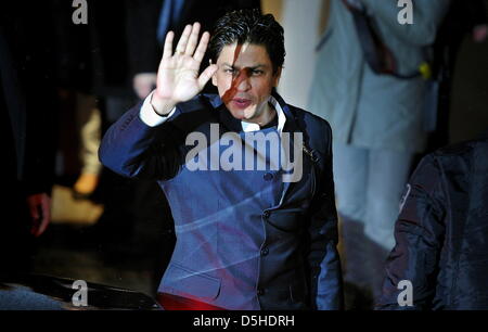 L'acteur indien Shah Rukh Khan arrive pour le photocall du film "Mon nom est Kahn' à la 60e Berlinale International film festival le vendredi, 12 février 2010 à Berlin. Photo : Arno Burgi dpa/lbn  + + +(c) afp - Bildfunk + + + Banque D'Images