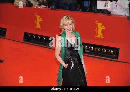 Doris Schroeder-Koepf, épouse de l'ancien chancelier allemand, arrive pour la première du film 'The Ghost Writer' au cours de la 60e Berlinale Festival International du Film de Berlin, Allemagne, le vendredi 12 février 2010. Photo : Jörg Carstensen dpa/lbn Banque D'Images