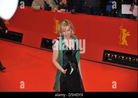 Doris Schroeder-Koepf, épouse de l'ancien chancelier allemand, arrive pour la première du film 'The Ghost Writer' au cours de la 60e Berlinale Festival International du Film de Berlin, Allemagne, le vendredi 12 février 2010. Photo : Jörg Carstensen dpa/lbn Banque D'Images