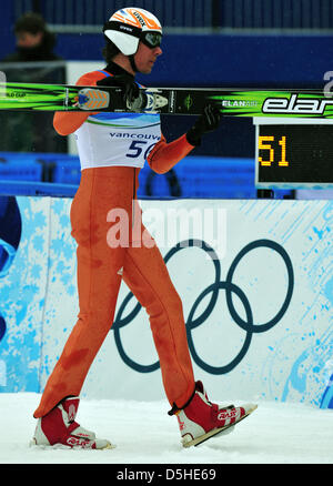 Tino Edelmann d'Allemagne est vu lors de sa partie de saut à ski Combiné nordique la session de formation durant les Jeux Olympiques de 2010 à Vancouver, Whistler, Canada, le 12 février 2010. Photo : Peter Kneffel  + + +(c) afp - Bildfunk + + + Banque D'Images