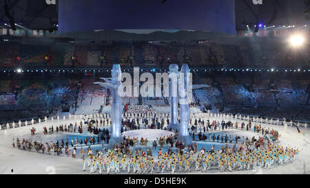 Les athlètes allemands agitent leurs drapeaux lors de la cérémonie d'ouverture des Jeux Olympiques de 2010 à Vancouver, au BC Place Stadium, Vancouver, Canada, le 12 février 2010. Photo : dpa, Daniel Karmann Banque D'Images