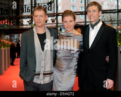 (L-R) acteurs Autrichien Andreas Lust, Franziska Weisz et réalisateur allemand Benjamin Heisenberg, arrive pour la première du film 'Le Voleur' ('Der Räuber') au cours de la 60e Berlinale Festival International du Film de Berlin le lundi 15 février 2010. Le festival se déroule jusqu'au 21 février 2010. 'Le Voleur' tourne à la compétition du festival. Photo : Tim Brakemeier dpa/lbn  + + +(c) Banque D'Images