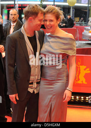 Acteurs autrichienne Franziska Weisz et Andreas Lust arrivent pour la première du film 'Le Voleur' ('Der Räuber') au cours de la 60e Berlinale Festival International du Film de Berlin le lundi 15 février 2010. Le festival se déroule jusqu'au 21 février 2010. 'Le Voleur' tourne à la compétition du festival. Photo : Marcus Brandt dpa/lbn Banque D'Images