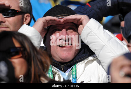 Premier Ministre de la Bavière, Horst Seehofer suit le concours Super-G aux Jeux Olympiques d'hiver de 2010 à Whistler Creekside, Canada, 20 février 2010. Photo : Peter Kneffel Banque D'Images