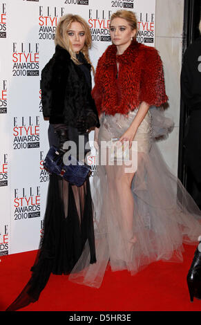 US actrices Mary-Kate Olsen et Ashley Olsen arrivent à la 2010 Style ELLE Awards au Grand Connaught Rooms in Paris, France, 22 février 2010. Le magazine de mode's cérémonie annuelle de remise des prix coïncide avec la London Fashion Week et reconnaît des personnalités du monde du spectacle et de la mode. Photo : Hubert Boesl Banque D'Images