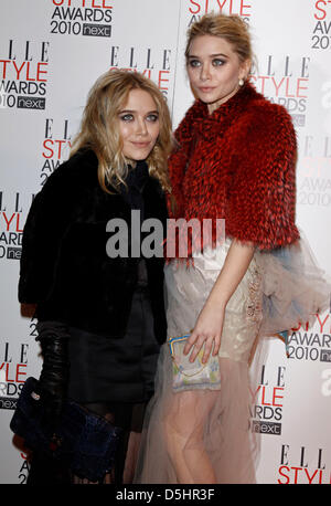 US actrices Mary-Kate Olsen et Ashley Olsen arrivent à la 2010 Style ELLE Awards au Grand Connaught Rooms in Paris, France, 22 février 2010. Le magazine de mode's cérémonie annuelle de remise des prix coïncide avec la London Fashion Week et reconnaît des personnalités du monde du spectacle et de la mode. Photo : Hubert Boesl Banque D'Images