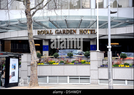 Royal Garden Hotel à la fin de la Kensington High Street London UK Banque D'Images