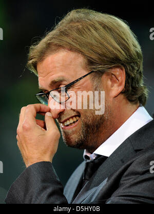 L'entraîneur-chef Dortmunds Juergen Klopp réagit avant l'UEFA Champions League GROUPE D match de football Ajax Amsterdam vs Borussia Dortmund BVB au stade de Dortmund, Allemagne, 18 septembre 2012. Photo : Marius Becker dpa/lnw  + + +(c) afp - Bildfunk + + + Banque D'Images